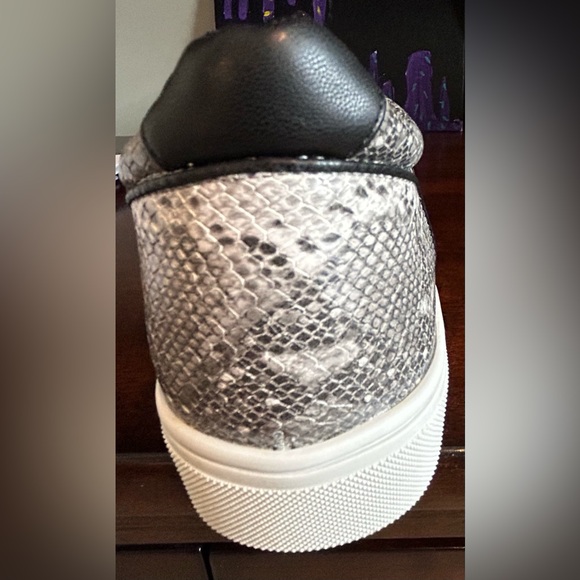 Mango sneakers by Nina. - Picture 7 of 10